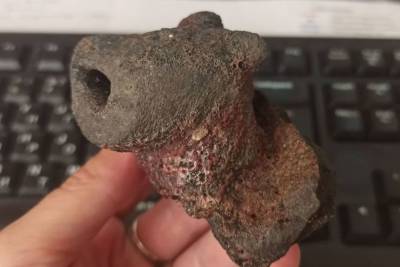 Первой находкой из раскопа на улице Леона Поземского поделились псковские археологи