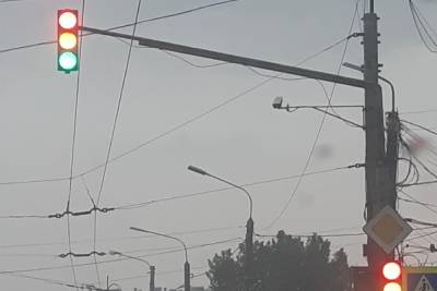 На Московском шоссе в Рязани у светофоров одновременно загорелись все секции