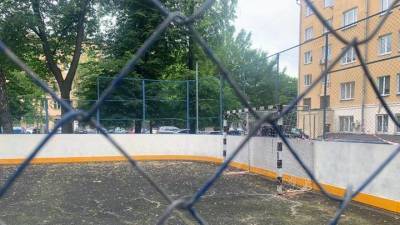 Футбольные ворота упали на маленького мальчика на юге Москвы