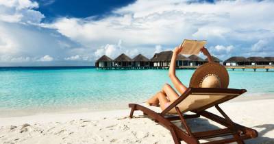 Пляжное чтение: 7 книг, с которыми можно идеально расслабиться