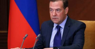Медведев заявил, что "Единая Россия" "никогда не закончит как КПСС"