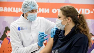 В Петербурге зафиксированы "сотни случаев" осложнений после ковид-вакцинации