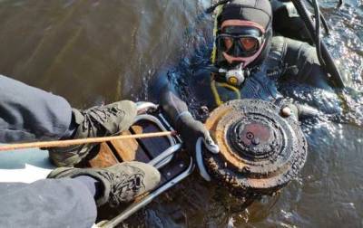 В киевском Гидропарке под мостом нашли мину
