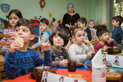 ЕС и ПРООН помогают парламенту Грузии запустить образовательную программу для детей