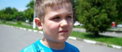 Маленький богатир: шестирічний українець зрушив з місця легковий автомобіль (відео)
