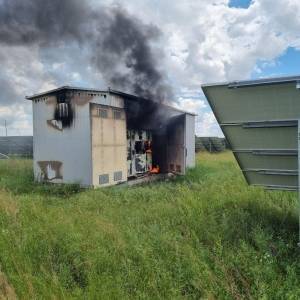 В Запорожской области сгорела трансформаторная подстанция. Фото