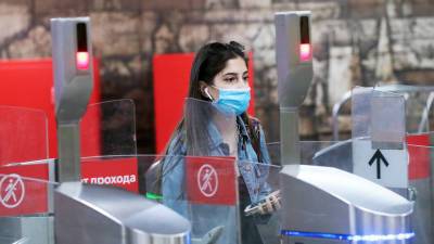 «В первую очередь в местах скопления людей»: в Москве усилят контроль за ношением масок и перчаток