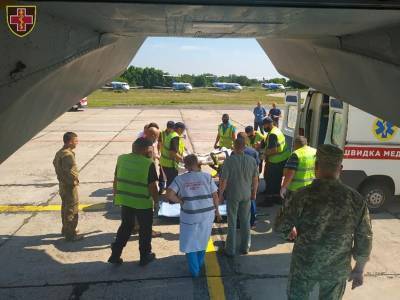Десять раненых и больных военнослужащих эвакуировали санавиацией из Днепра в Киев
