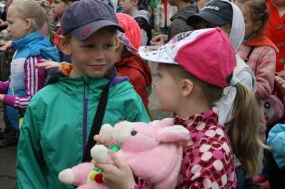 Коронавирус пока не закрывает детские лагеря в Петербурге