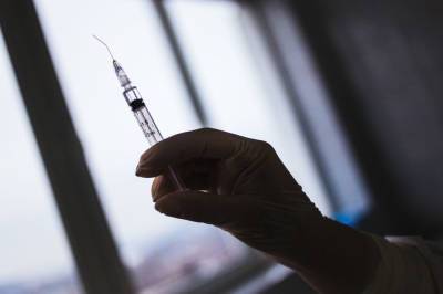 Москвичи попались на массовой продаже поддельных справок о вакцинации от COVID-19