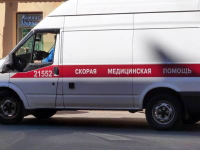 Петербурженка попала под автобус и получила легкие травмы