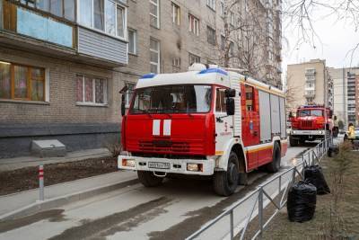 В Томске загорелся ангар на Вилюйском проезде