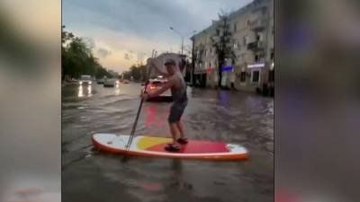 В Перми оштрафовали троих молодых людей, устроивших экстремальный заплыв по центру города после мощного ливня