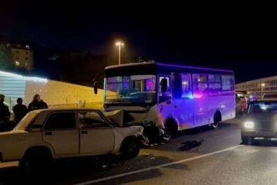 В Сочи в аварии с автобусом №83 пострадали шесть человек
