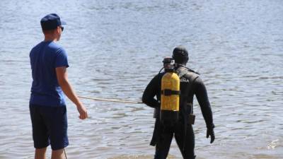 Спасатели достали из воды тела двух утонувших астраханцев