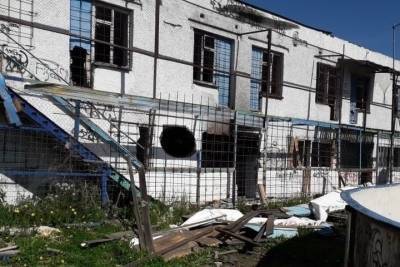 Заброшенное здание ДЮСШ на набережной Варкауса в Петрозаводске снесут
