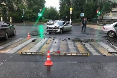 В Твери 18-летний водитель «Mercedes» спровоцировал аварию