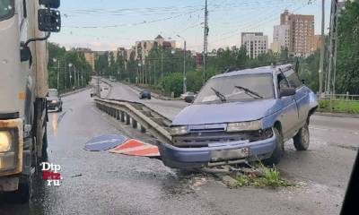 Кроссовер влетел в легковой автомобиль в Петрозаводске