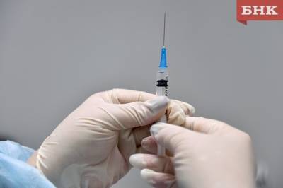 В больницах Сыктывкара и Усинска остановили вакцинацию от ковида
