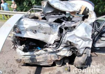 На трассе "Киев-Чоп" грузовик протаранил легковушку: погибли студенты-иностранцы