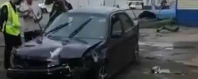 Пьяный водитель врезался в киоск и остановку в Барнауле