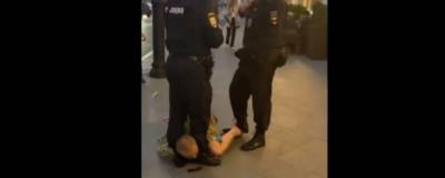 В Москве полицейский напал на журналиста «Медиазоны»