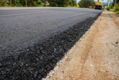 В Костромской области завершается укладка твердого покрытия на пяти участках районных дорог