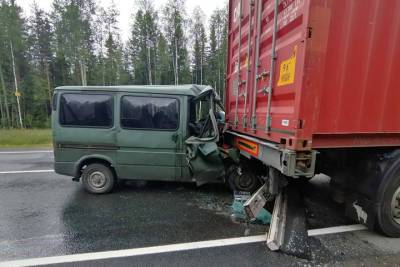 Накануне в Холмогорском районе уснувший водитель врезался в фуру