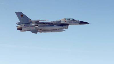 Бельгийский истребитель F-16 врезался в здание на авиабазе ВВС Нидерландов