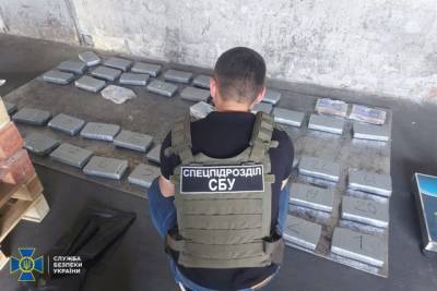 СБУ блокировала масштабную контрабанду кокаина