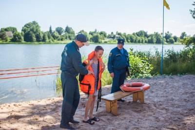 Ребятам из лагеря «Солнечный» в Псковской области напомнили о безопасности на воде