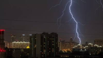 В ГУ МЧС по Москве предупредили о грозе и сильном ветре