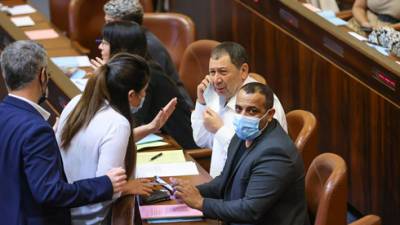 Скандал в кнессете: депутат от Ямины проголосовал дважды