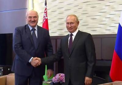 Лукашенко поддержал Путина и заявил, что суверенитет Украины "тает"