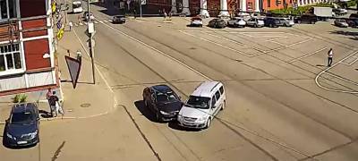 Авария произошла в самом центре Петрозаводска (ВИДЕО)