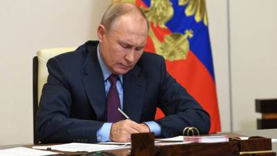 Путин подписал закон об освобождении врачей от наказания за утрату наркопрепаратов