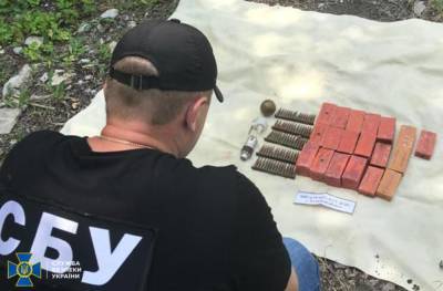 Тайник с гранатами и взрывчаткой обнаружен в детском лагере и в многоэтажке в Северодонецке