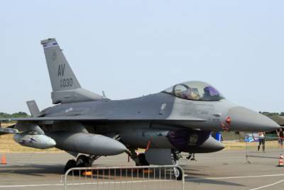 Истребитель F-16 ВВС Бельгии врезался в здание на авиабазе в Нидерландах: Пострадали люди