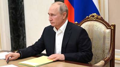 Путин подписал закон об ответственности за финансирование нежелательных НПО