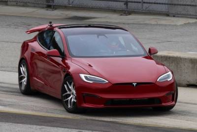 Безопасность модели Tesla Model S Plaid под вопросом