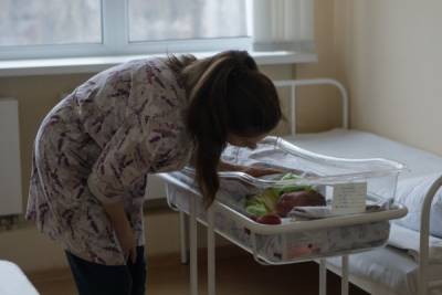 Назван возраст, в котором россиянки чаще всего рожают первого ребенка