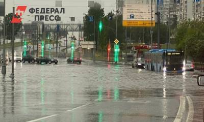 Дожди продолжаются: москвичей предупредили о непогоде