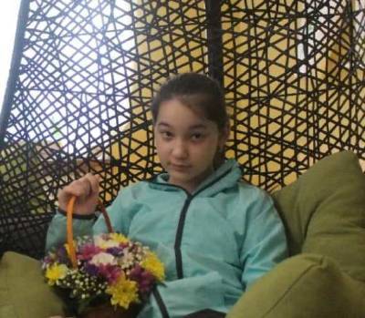 Улыбчивой девочке из Омска нужна помощь в борьбе с ДЦП