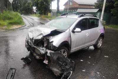 В ДТП с двумя иномарками в Туле на улице Буденного пострадал 41-летний мужчина