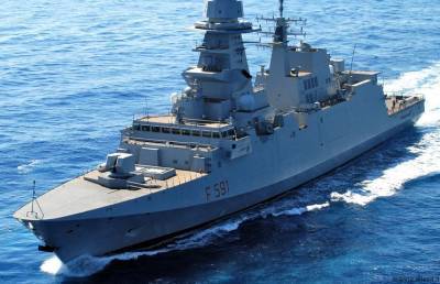 Черноморский флот сообщил о приближении вооруженного фрегата