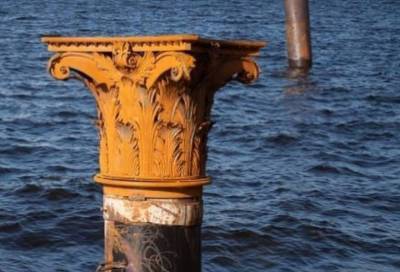 Из ржавой трубы сделали арт-объект на набережной реки Смоленки
