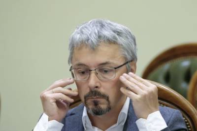 Ведущая-мулатка обвинила главу Минкультуры Украины в расизме