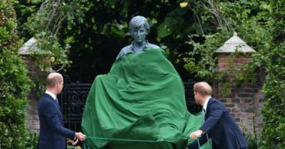 В Лондоне торжественно открыли статую принцессы Дианы