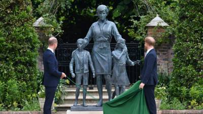 Уильям и Гарри открыли памятник принцессе Диане