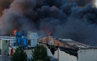В Испании второй день горят склады с хамоном